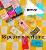 The image displays a set of "Smart Collection" brand perfumes, offered as an 18-piece mixed lot - Image 6